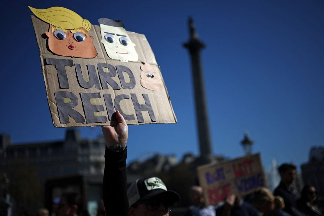 “别插手” 加拿大等7国民众上街向特朗普、马斯克怒吼