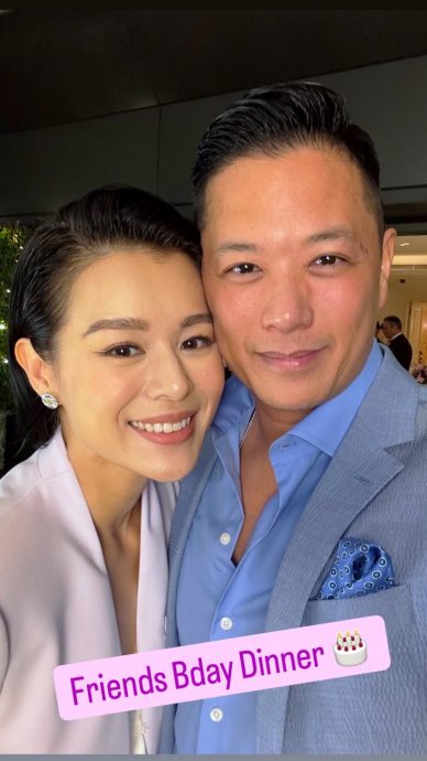 “搂女风波”后首同框老公 胡杏儿脸贴脸证情坚