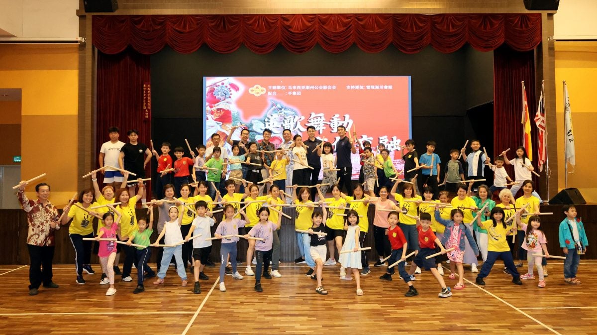 “英歌舞动·文化交融” 潮英歌舞访马培训一个月