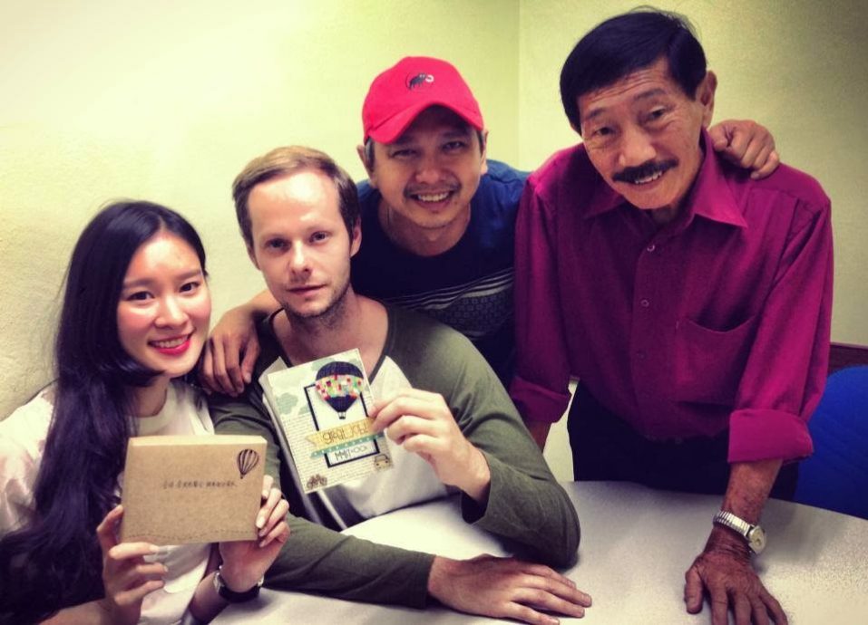 《一路有你》Uncle Frankie离世 素人爆红不敢穿短裤出门