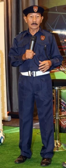 《一路有你》Uncle Frankie离世 素人爆红不敢穿短裤出门