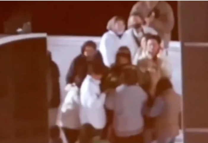 《乘风》彩排至凌晨体力透支 吴宣仪突晕倒急抬走送医