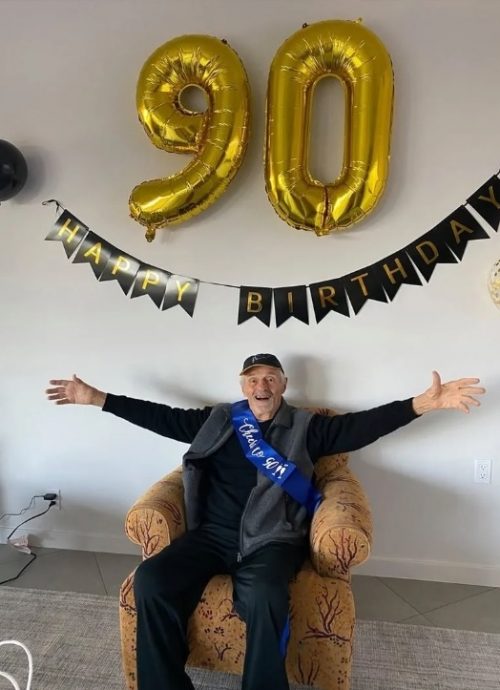 《第一滴血》94岁名导离世 史泰龙发文哀悼