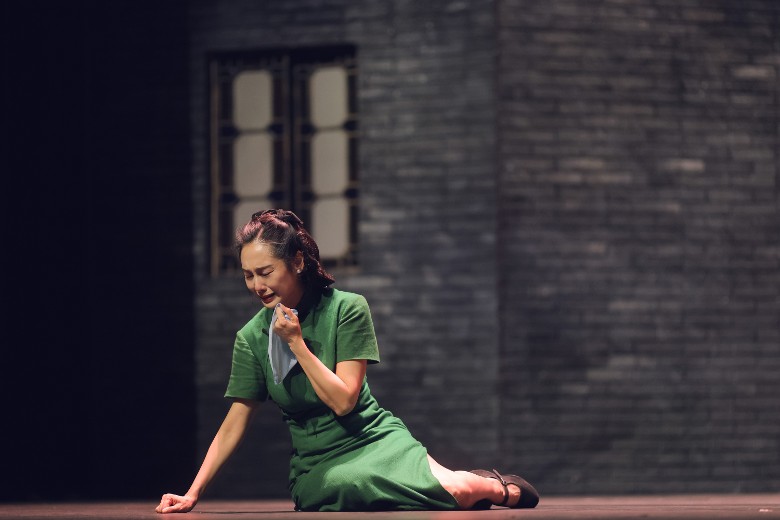 与罗家英合作掀《西游记》回忆杀 朱茵为舞台效果疯狂自掴