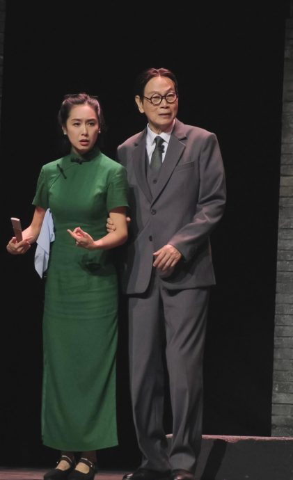 与罗家英合作掀《西游记》回忆杀 朱茵为舞台效果疯狂自掴