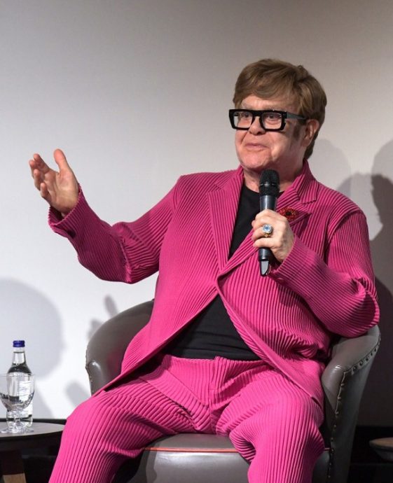 与艾顿庄了结20年仇恨 麦当娜晒合照宣布破冰