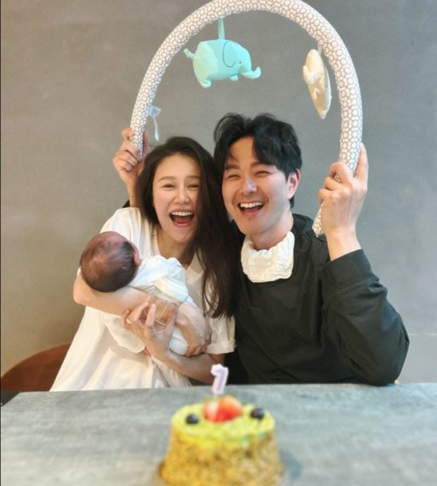 与萧正楠庆铜婚晒儿满月照 黄翠如:7年没时间痒