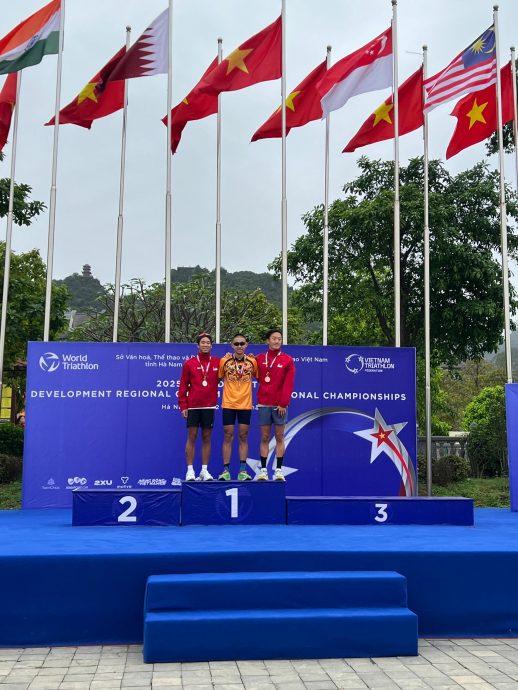 世界铁人三项发展区域杯 陈圳伟勇夺冠军