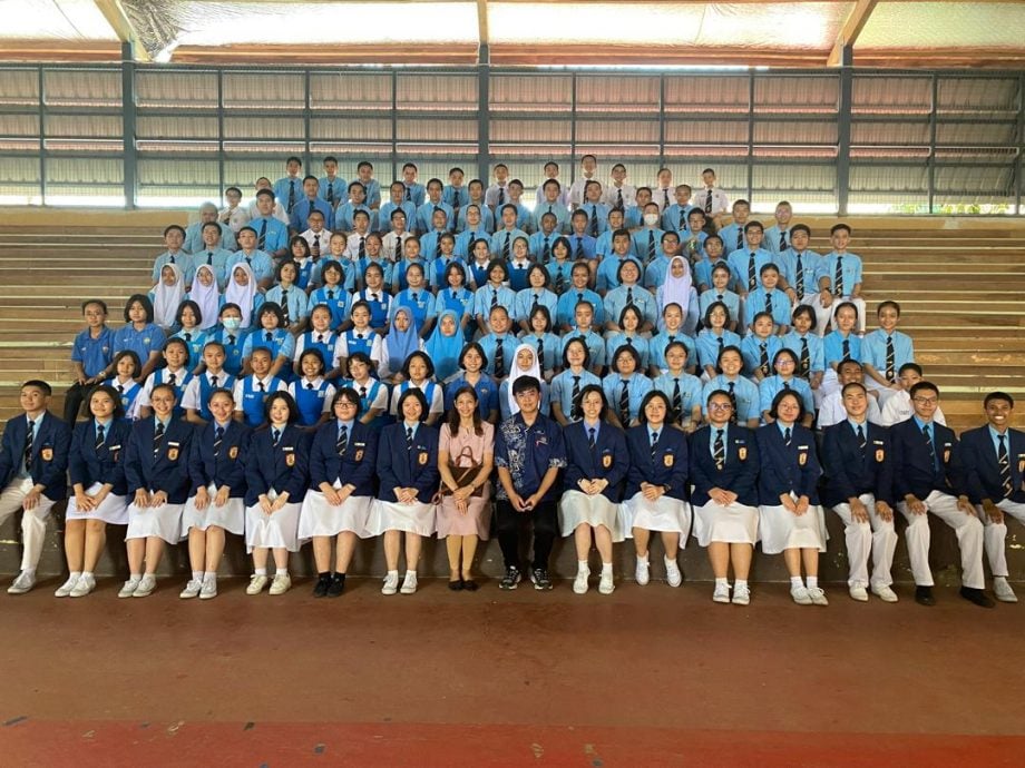 东《学记》：吉兰丹中华中学“2025年度纪律月推介礼”以及新任风纪团团员与纪律监督员宣誓礼。