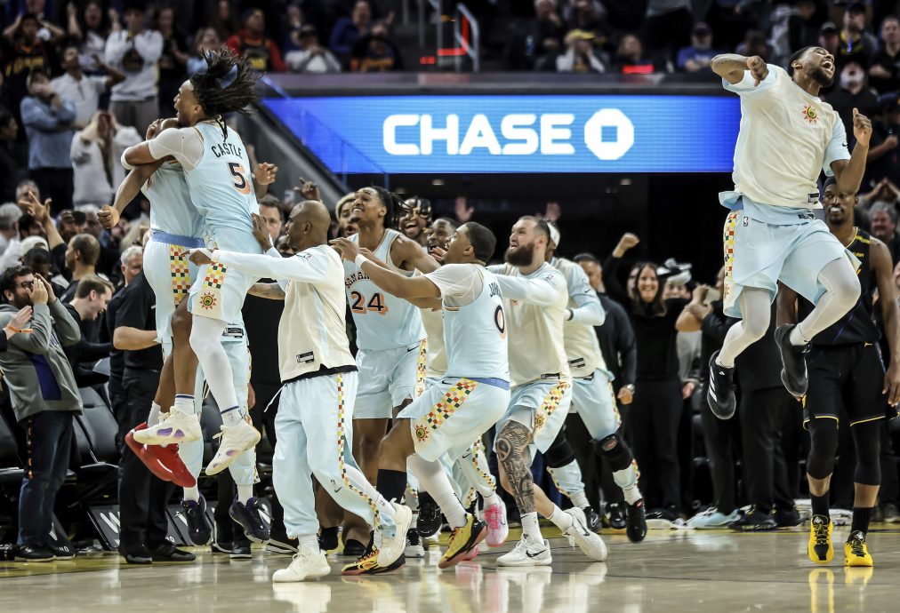 东契奇45分弑旧主  湖人锁定季后赛资格