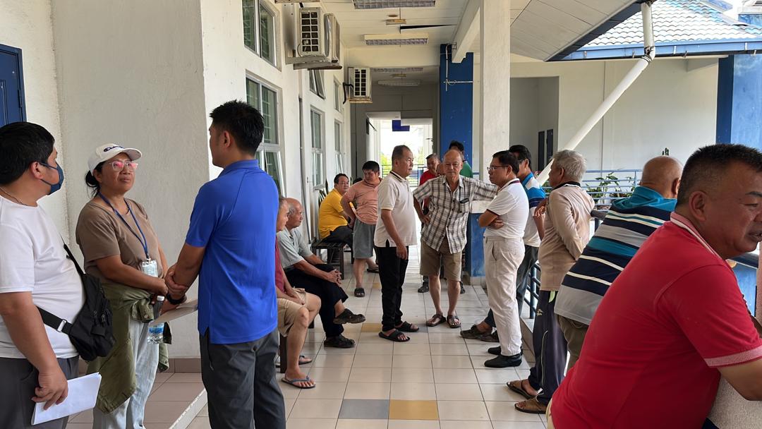 东:巴也朗财团风波 垦殖民试阻砍果