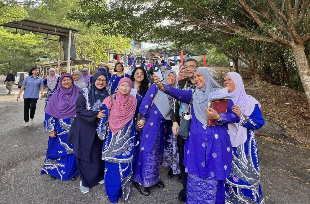 东：年轻人版：刘国健校长欢送会