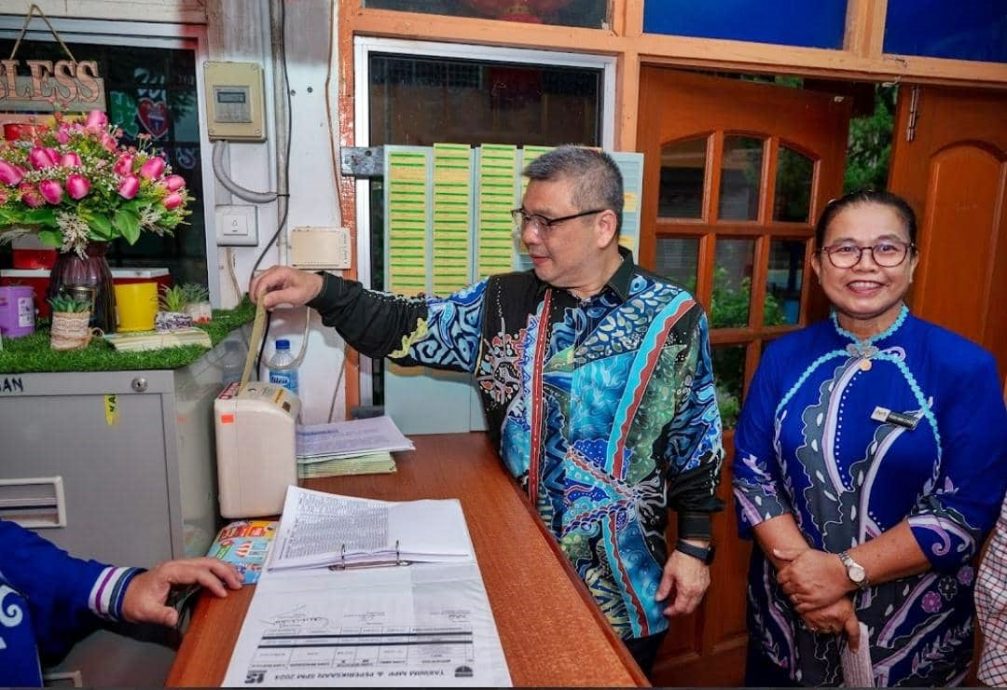 东：年轻人版：刘国健校长欢送会