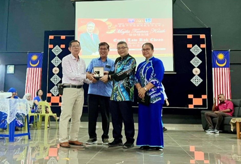 东：年轻人版：刘国健校长欢送会