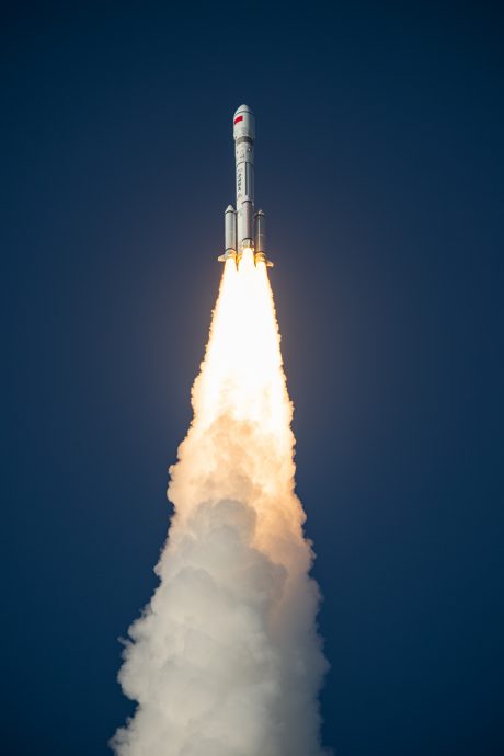 中国成功发射试验二十七号卫星01星-06星