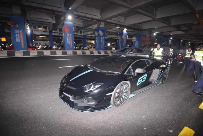 中国男无牌驾驶 逾300万蓝博基尼被JPJ充公