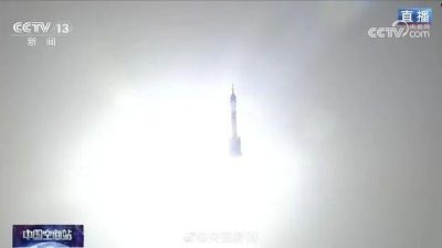 中国神舟二十号成功发射升空