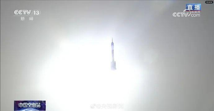 中国神舟二十号成功发射升空