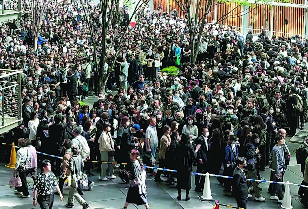 中山美穗东京万人献花 妹妹泪别:还不想说再见