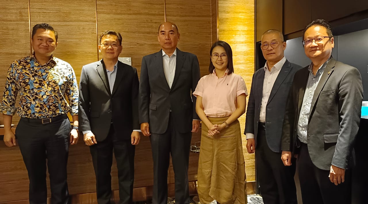 中总与王晓庭会面交流