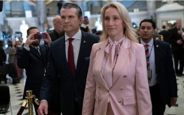  五角大楼再爆泄密 美防长分享空袭情报给妻子、弟弟