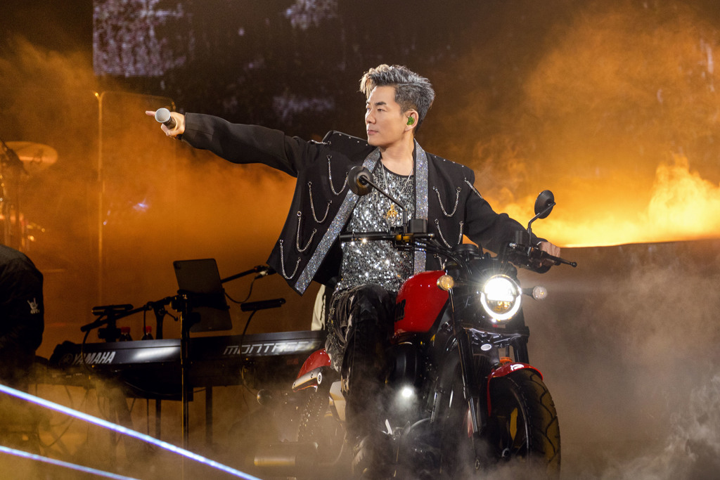 任贤齐唱到哪买到哪 大手笔买下青岛一整条街