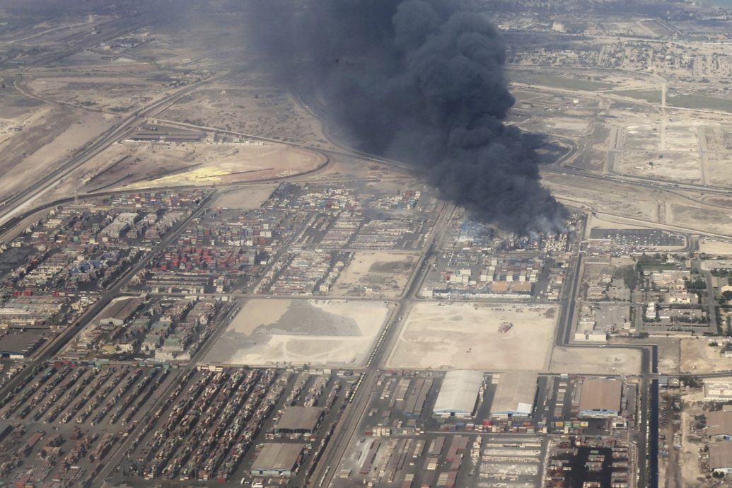 伊朗主要港口爆炸案40死约千人受伤 总统探访伤者