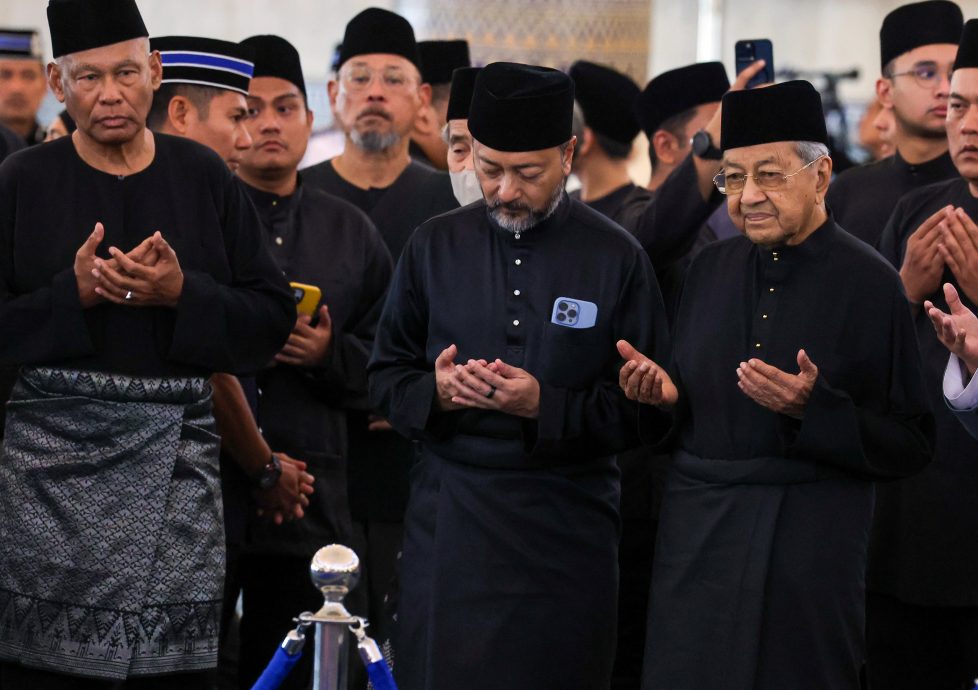 伯拉逝世|马哈迪缅怀阿都拉 他树立和平交棒典范