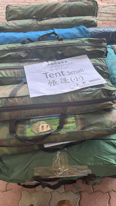 佛光山送暖缅甸震区/信众自发筹集物资，500盏太阳能灯送往灾区