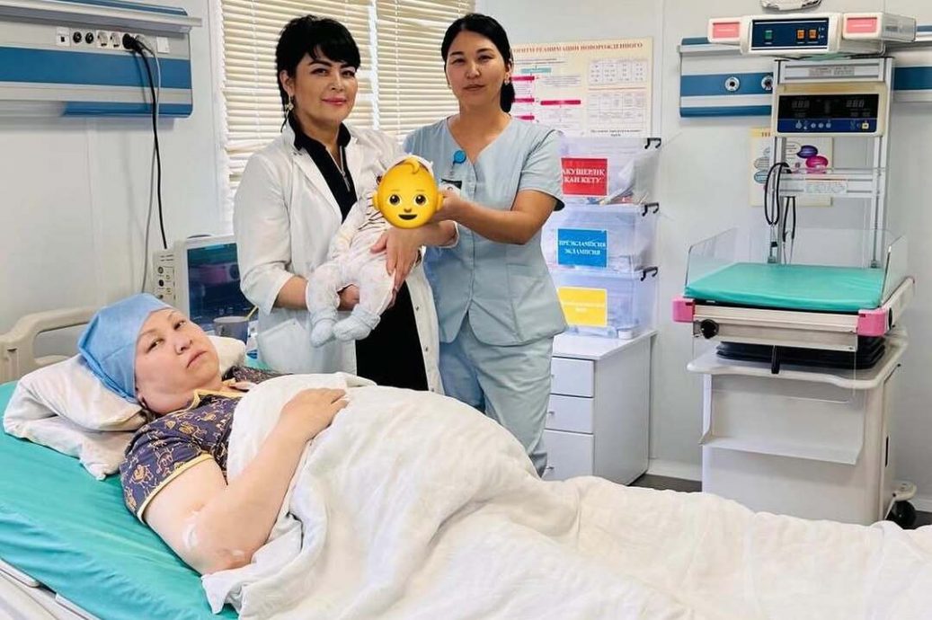 供星洲网：41岁女子自然产诞6.7公斤巨婴