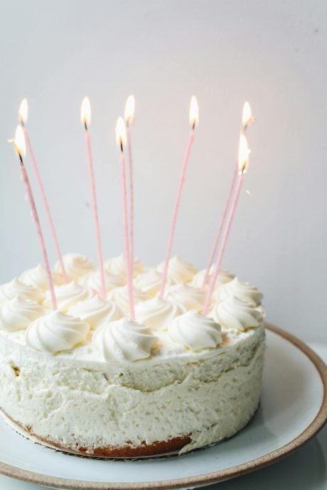 供星洲网：父称生日没蛋糕 悄悄布置惊喜惹8岁女儿大哭