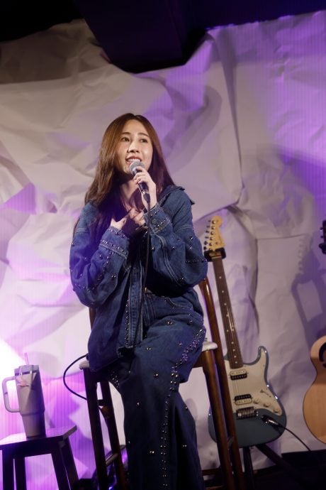 俊倩不避嫌选唱旧爱歌曲 被车志立调侃：都不尴尬