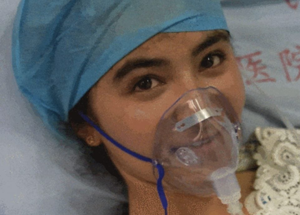 先别拉我!25岁维族美女辅警下井勇救2岁童 满身泥爬出“破格晋升”