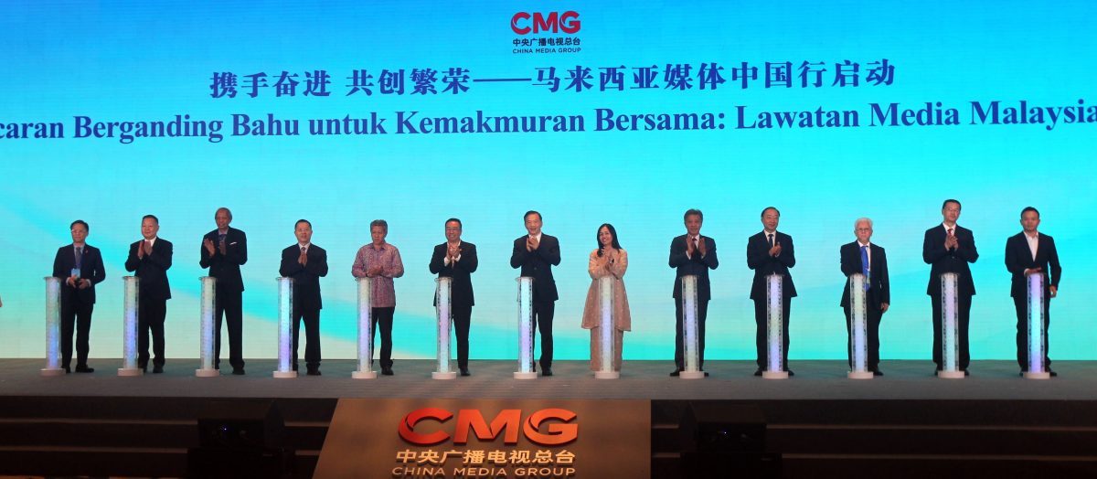 先给主文 / ( 习近平访马 - 《平“语”近人——习近平喜欢的典故》(马来语版)今晚正式启播