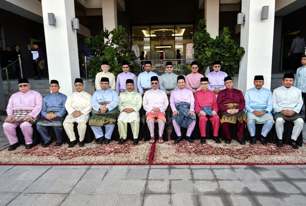 安华强调，所有计划包括“病态工程”，都必须受到监督，以确保能在规定期限内完成，甚至取得出色的表现。