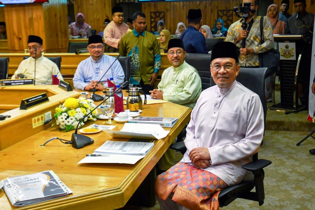 安华强调，所有计划包括“病态工程”，都必须受到监督，以确保能在规定期限内完成，甚至取得出色的表现。