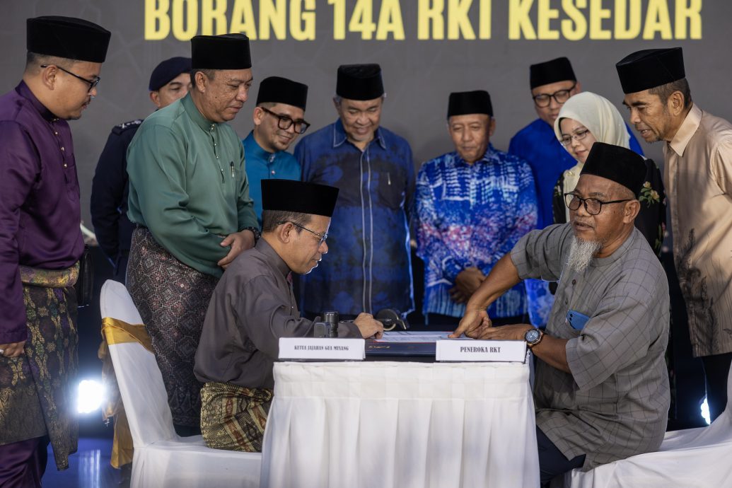 全国：尽管有分析指出国阵候选人在亚亦君令补选中并未获得压倒性支持，但是，巫统主席拿督斯里阿末扎希表示，国阵实际上在各族选民中的支持率都有所上升。