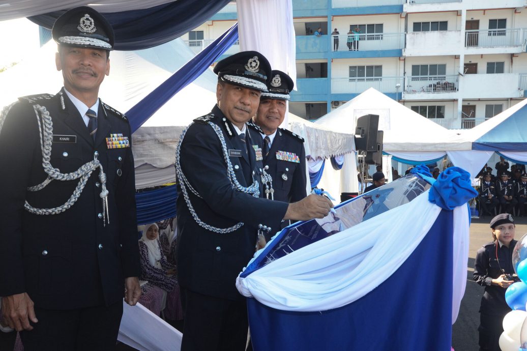 全国:武吉阿曼后勤及科技局总监拿督斯里沙哈布丁指出,7648部随身摄像头已分派给全国各州警察总部。