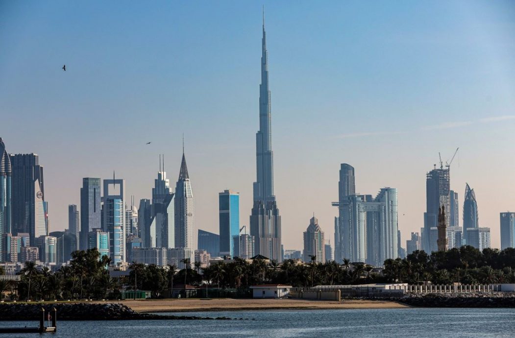 全球首例 阿联酋拟用AI制定法律 专家警告:AI仍未完全可信