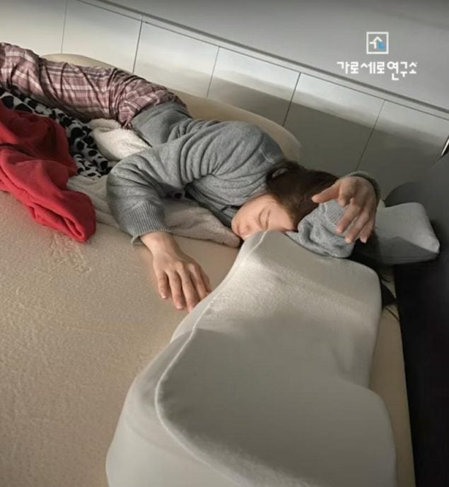 公开金赛纶“熟睡金秀贤床上”照 《横竖》怒轰:要说谎到何时?