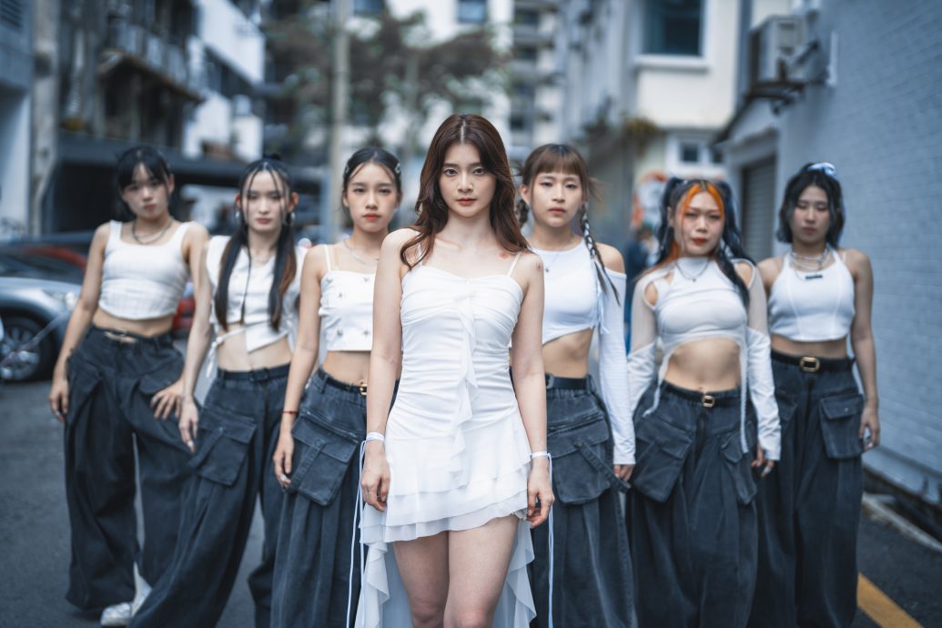 刘雨妮推个人单曲 MV重演选秀辛酸史泪崩