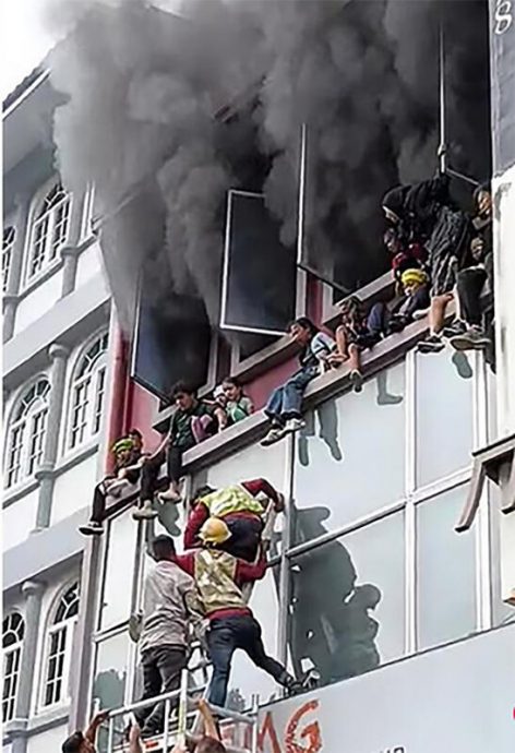 **即时国际**国:狮城教育中心大火客工接力救 1童不幸亡19人伤