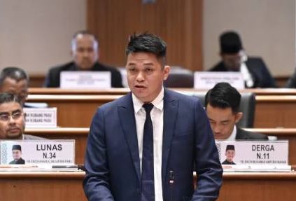 吉华独中男教师性骚扰再爆多个对话截图。