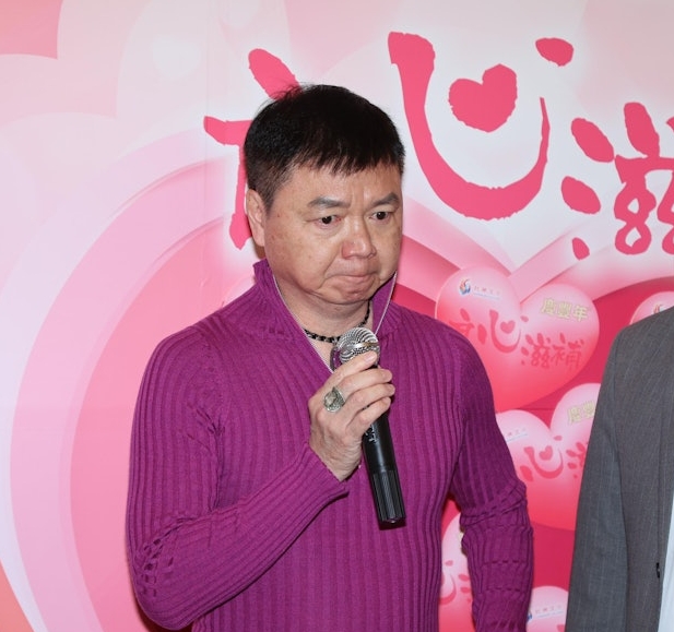 向苑琼丹老板预支28万手术费 艾威爱妻急需换肝