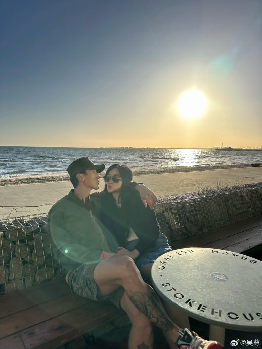 吴尊举家游澳晒超高颜值　14岁女儿像足锺嘉欣