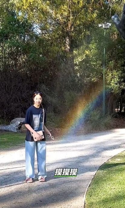 吴尊举家游澳晒超高颜值　14岁女儿像足锺嘉欣