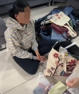 回国前行李箱被搜出赃物 女佣哭辩“垃圾桶捡的”