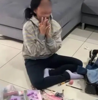 回国前行李箱被搜出赃物 女佣哭辩“垃圾桶捡的”