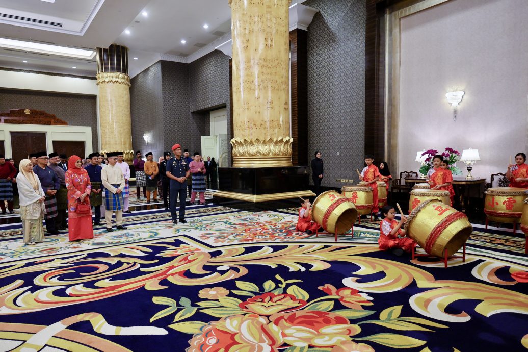 国家元首后拉惹查丽苏菲雅与国内艺术工作者及创作者共进下午茶