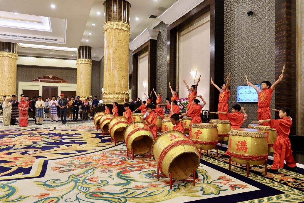 国家元首后拉惹查丽苏菲雅与国内艺术工作者及创作者共进下午茶